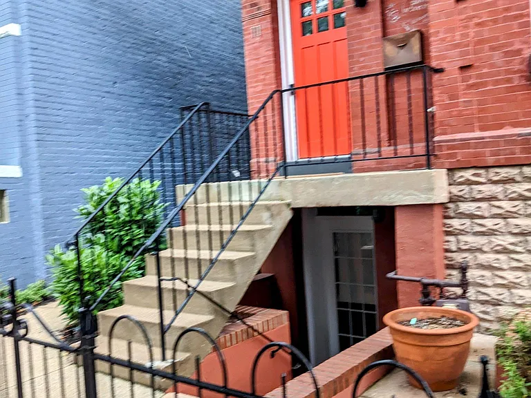 111 Seaton Pl NW #B — Photo 2