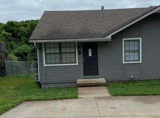 803 NE Barnes Dr, Lees Summit, MO 64086