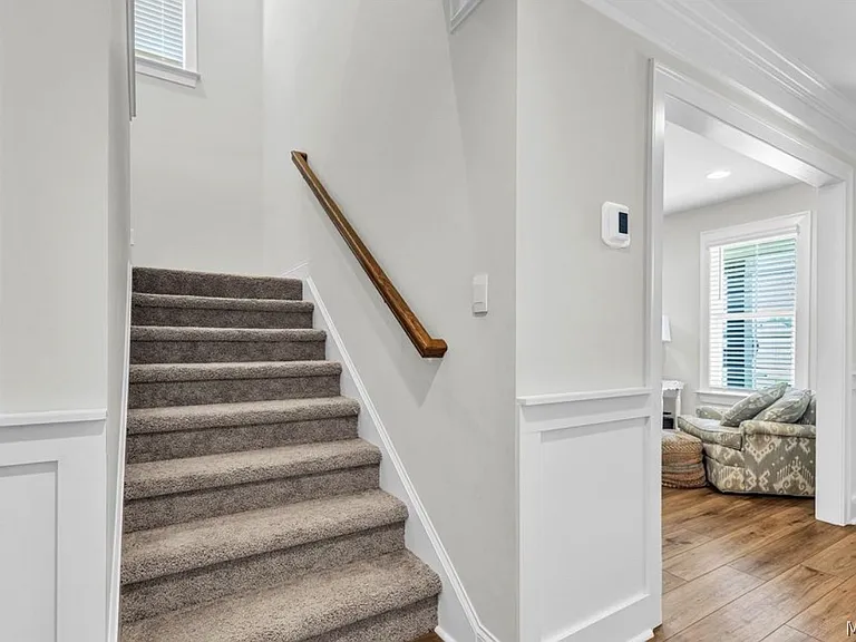 253 Pedric Dr — Photo 3