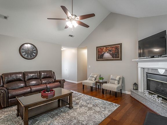 4th image of 196 Sage Brush Ln
