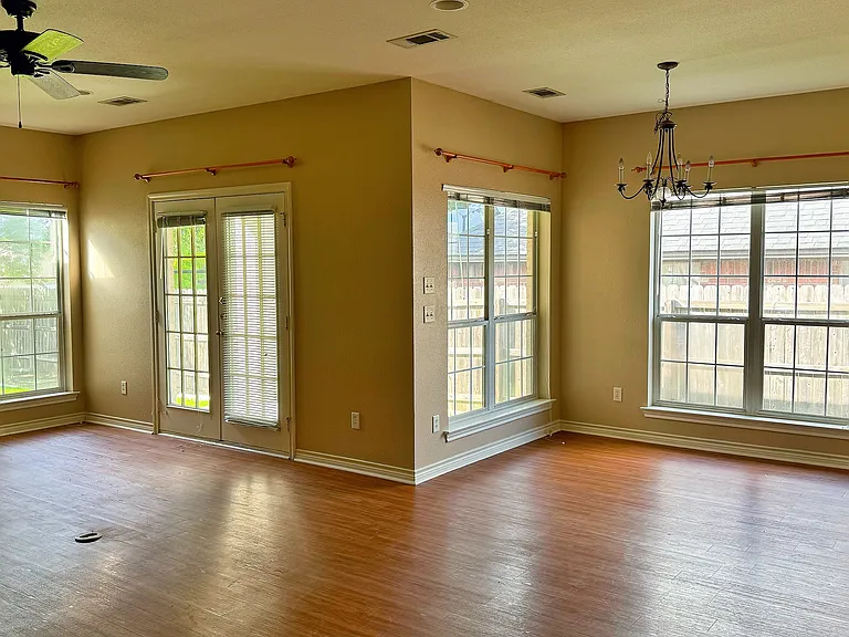 243 Stuttgart Cir — Photo 1