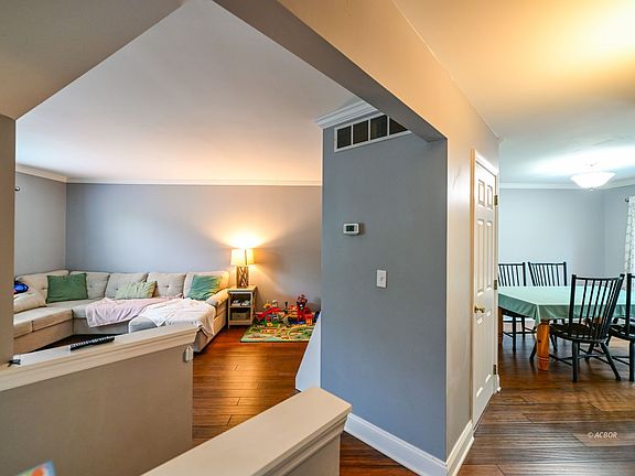 3rd image of 18 Westfield Pl