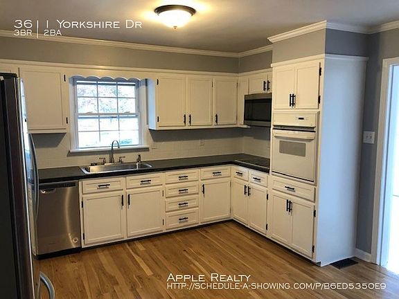 3rd image of 3611 Yorkshire Dr
