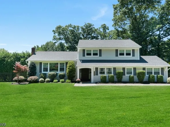 247 Oldwoods Rd, Franklin Lakes Boro, NJ 07417