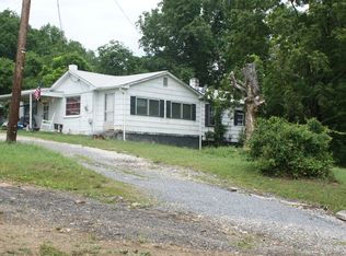 2806 Douthat Rd, Clifton Forge, VA 24422