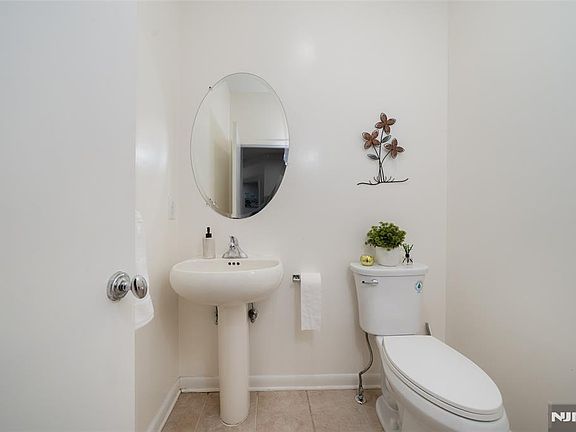 5th image of 20 Pine Valley Rd #148