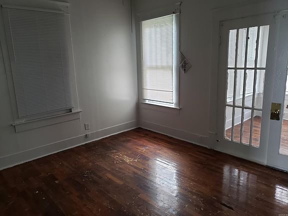 5th image of 208 Rutherford Pl