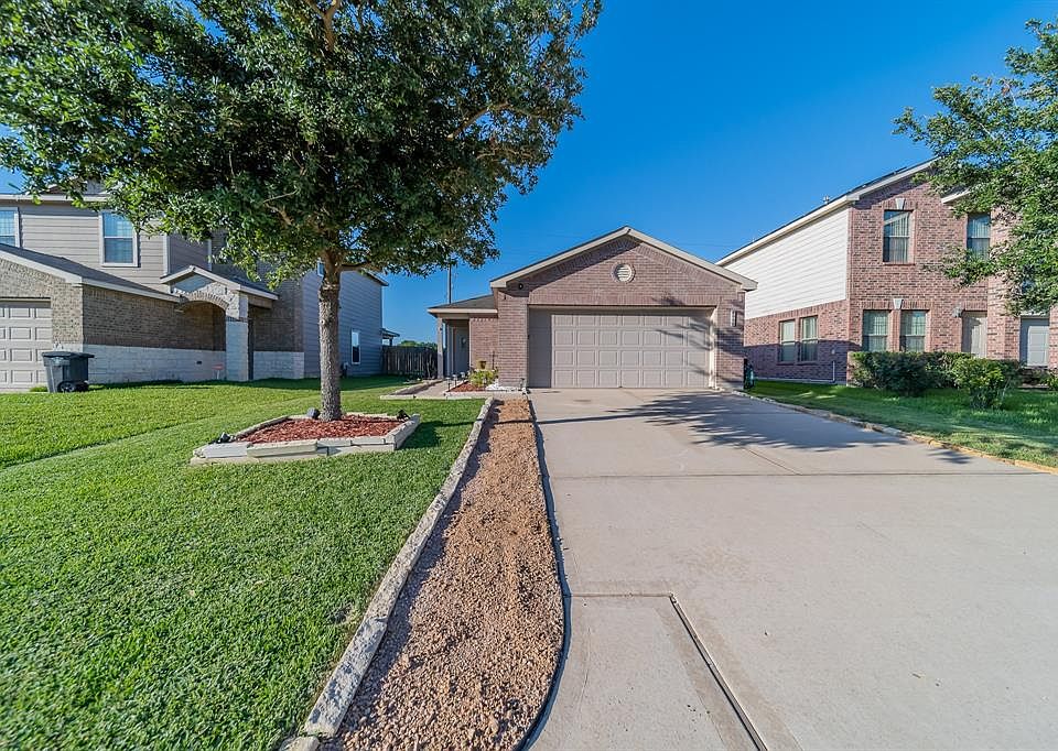 1st image of 8002 Yaupon View Dr