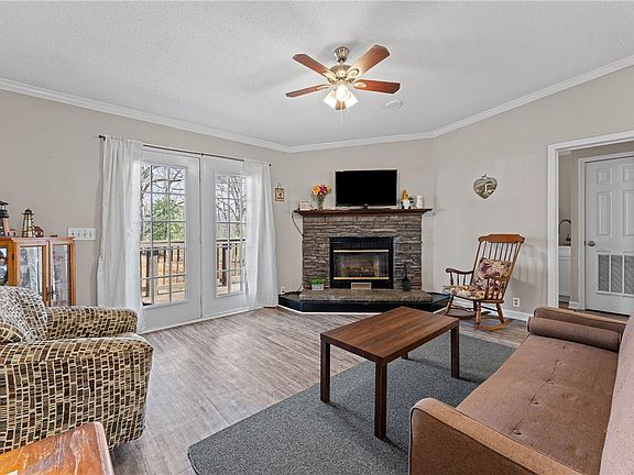 3rd image of 30 Mill St