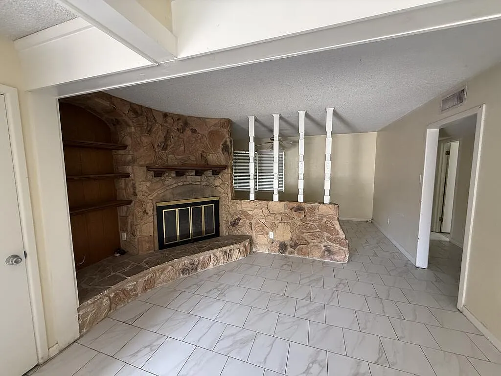 3 bed, 2.0 bath, 1470 sqft, $2,200 — Photo 3