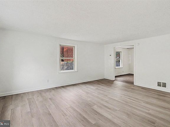 4th image of 2635 Jefferson St