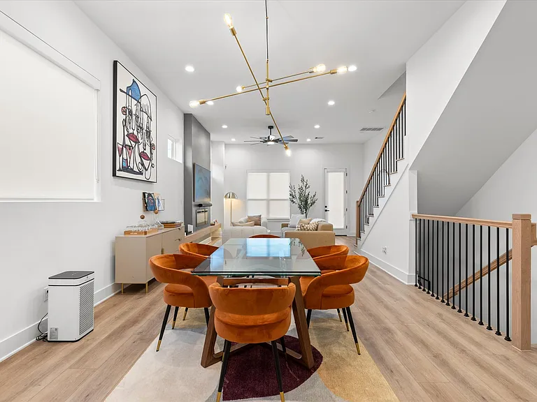 1305 Ruthven St — Photo 2