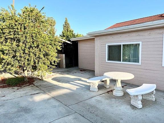3rd image of 1405 E Davidson St #D