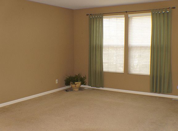 3rd image of 2419 Emily Ln #2419