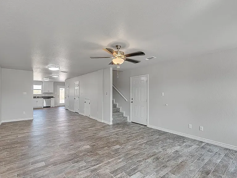 1275 Cantu Rd — Photo 3