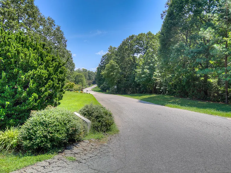 1315 Lake Point Dr — Photo 64