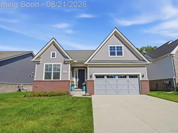 5537 Helmsdale Blvd, West Bloomfield, MI 48322