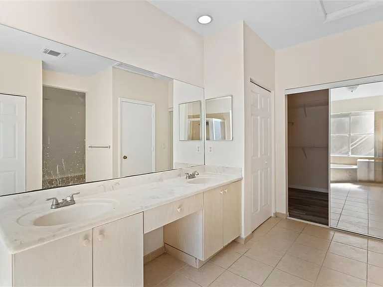 2215 NW 76th Ter — Photo 53
