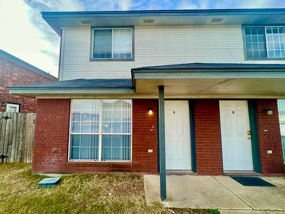 3 bed, 1250 sqft, $1,200 — Photo 1