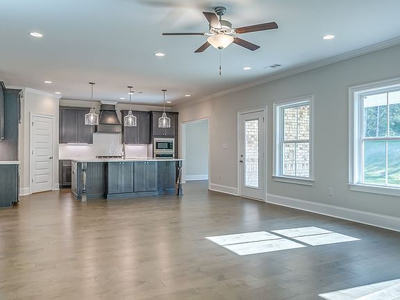 5th image of 301 Charleston Mills Dr