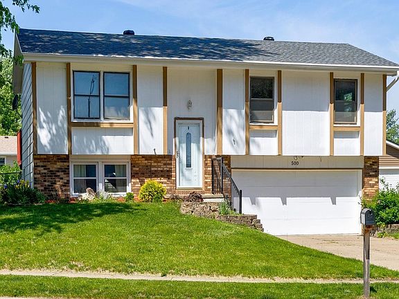 2nd image of 500 NW Norton Cir