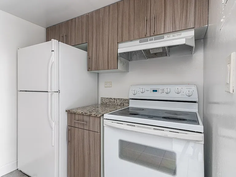 1007 W Prospect Rd — Photo 54