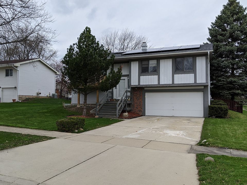 1st image of 306 Surrey Ln