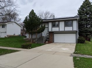 306 Surrey Ln, Bloomingdale, IL