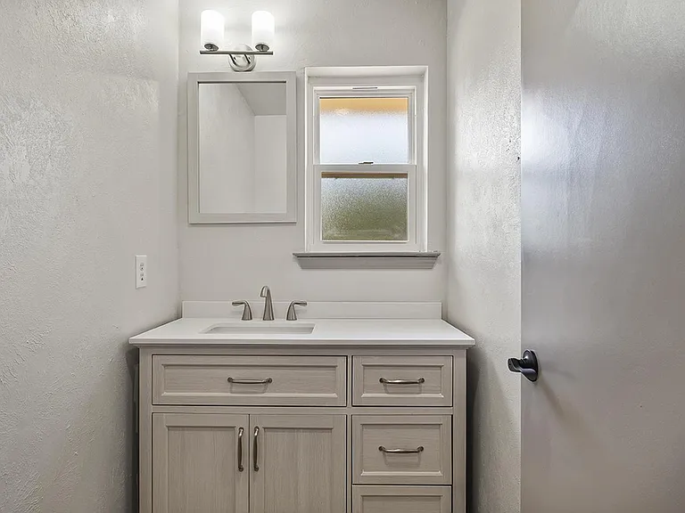 1908 Glencove Cir — Photo 20