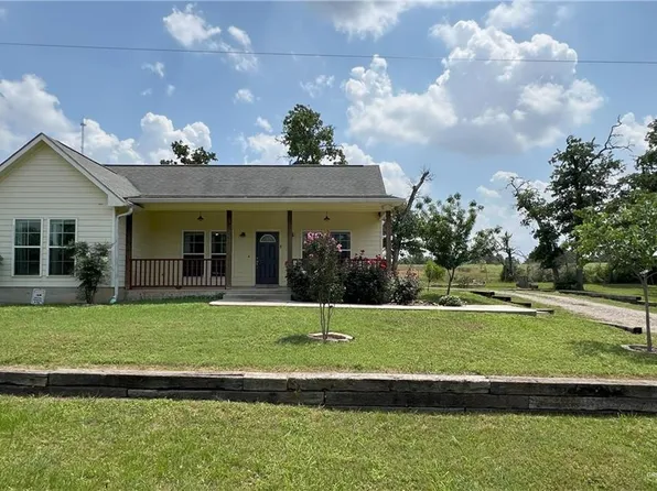 119 Cherokee Cir, Smithville, TX 78957