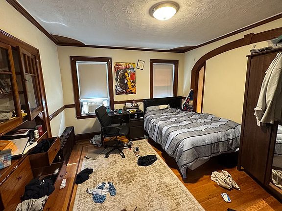 3rd image of 10 Renfrew St #2