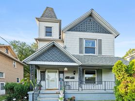 642 Pleasant St SE, Grand Rapids, MI