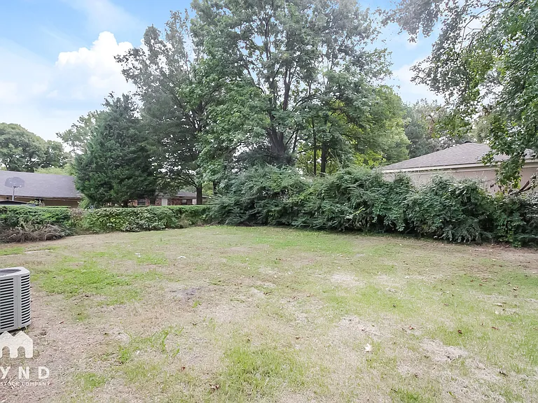 6875 Embassy Cir — Photo 16