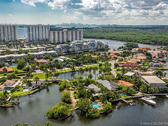 4th image of 300 NE Sunny Isles Blvd #4-2307