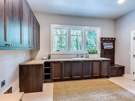 4th image of 15576 Washington Ave NE