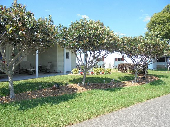 CORNER LOT LUSH LANDSCAPE