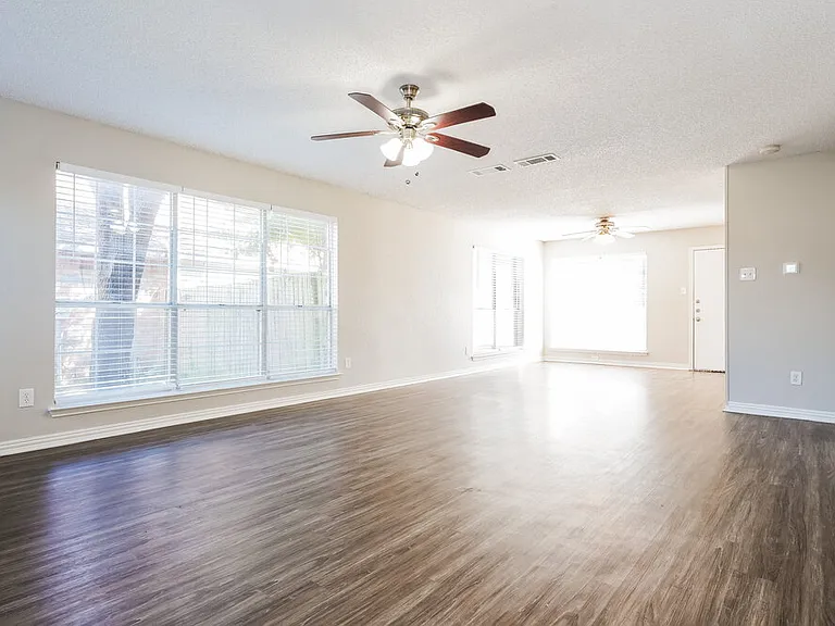 2843 Red Oak Dr — Photo 6