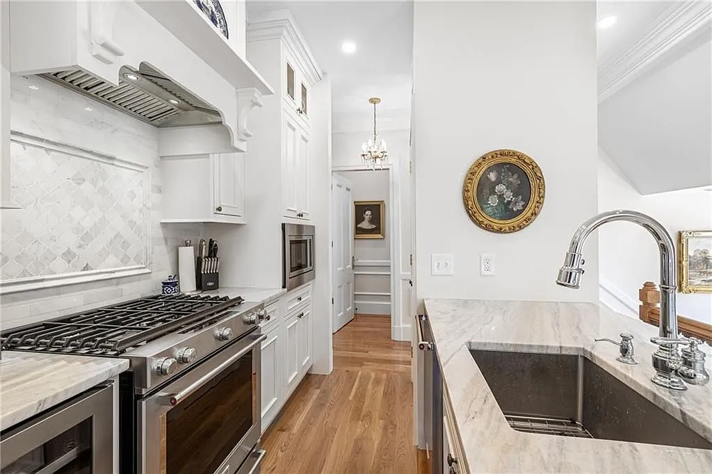 2 bed, 2.0 bath, 1100 sqft, $4,500 — Photo 2