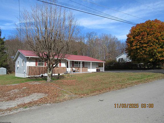 5th image of 318 Sandy Ave