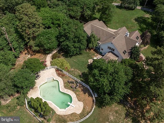 3rd image of 162 Tuckerton Rd