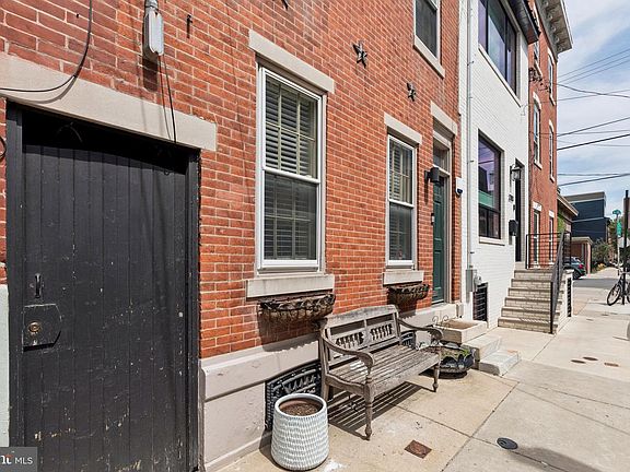 2nd image of 2205 Kater St