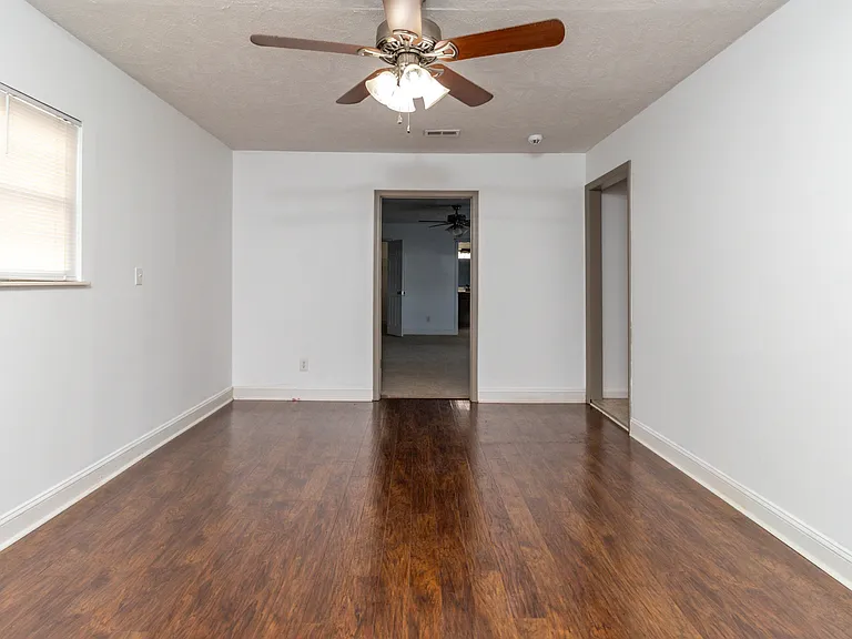 2821 Vicksburg Ln — Photo 12