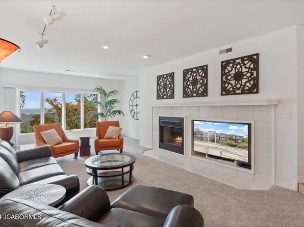 28 Center Court Dr, Lake Ozark, MO 65049