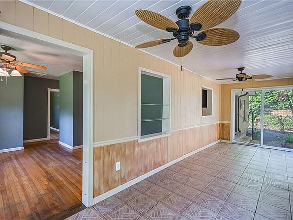 4th image of 1043 Josephine St