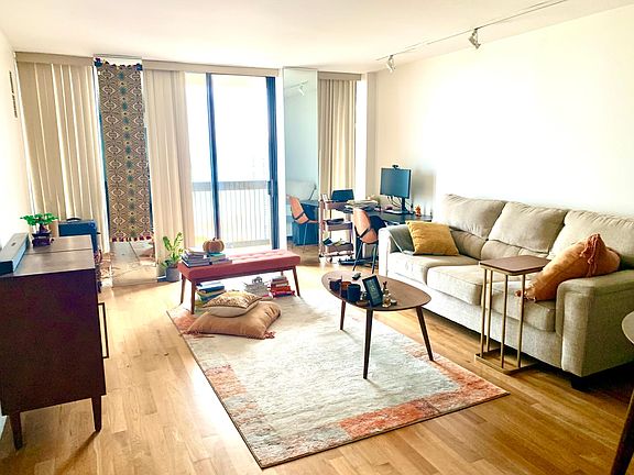 3rd image of 1660 N Lasalle St #3905