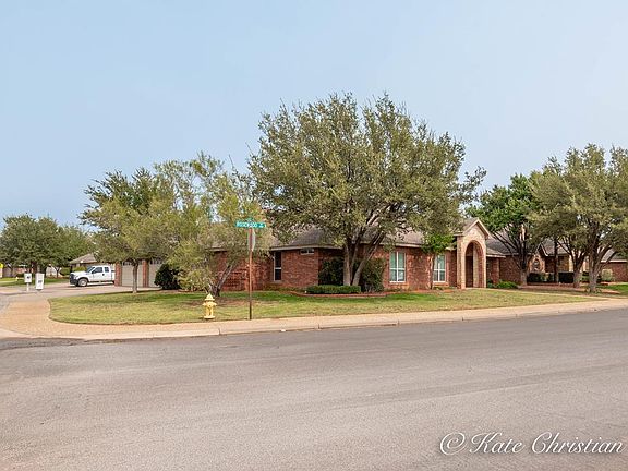 3rd image of 4820 Rosewood Dr