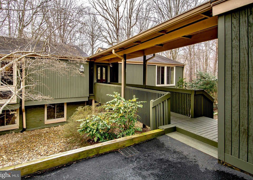 1st image of 6091 Occoquan Forest Dr