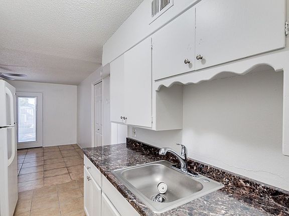 4th image of 3319 N 32nd St APT 3