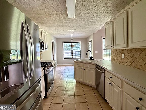 3rd image of 6130 Devonshire Dr