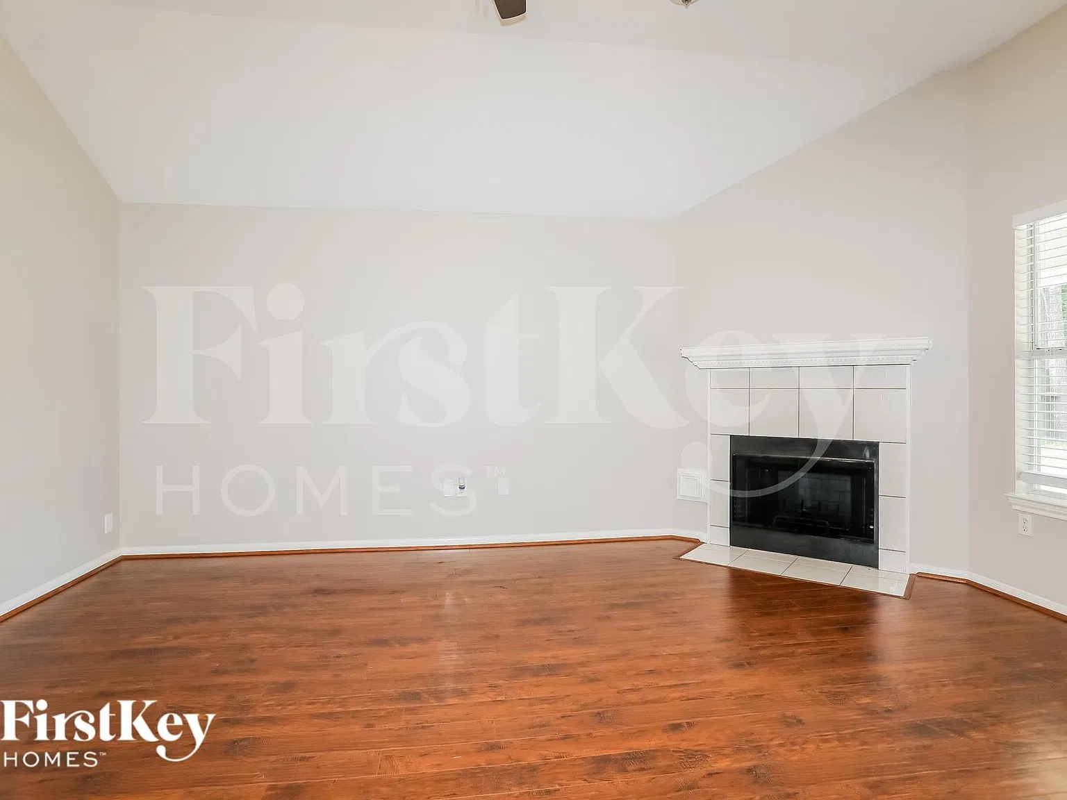 3 bed, 2.0 bath, 1651 sqft, $2,120 — Photo 3